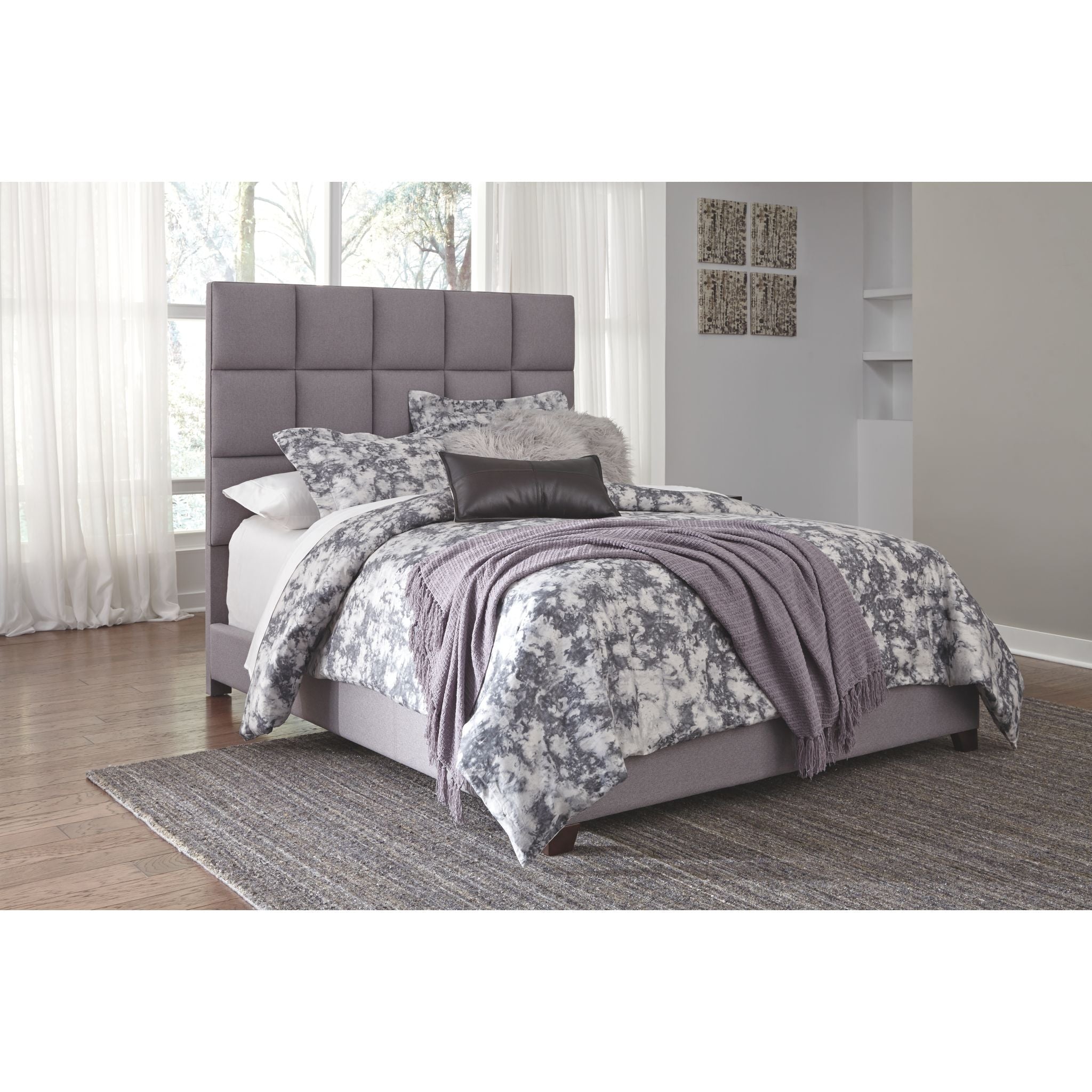 Dolante shop upholstered bed