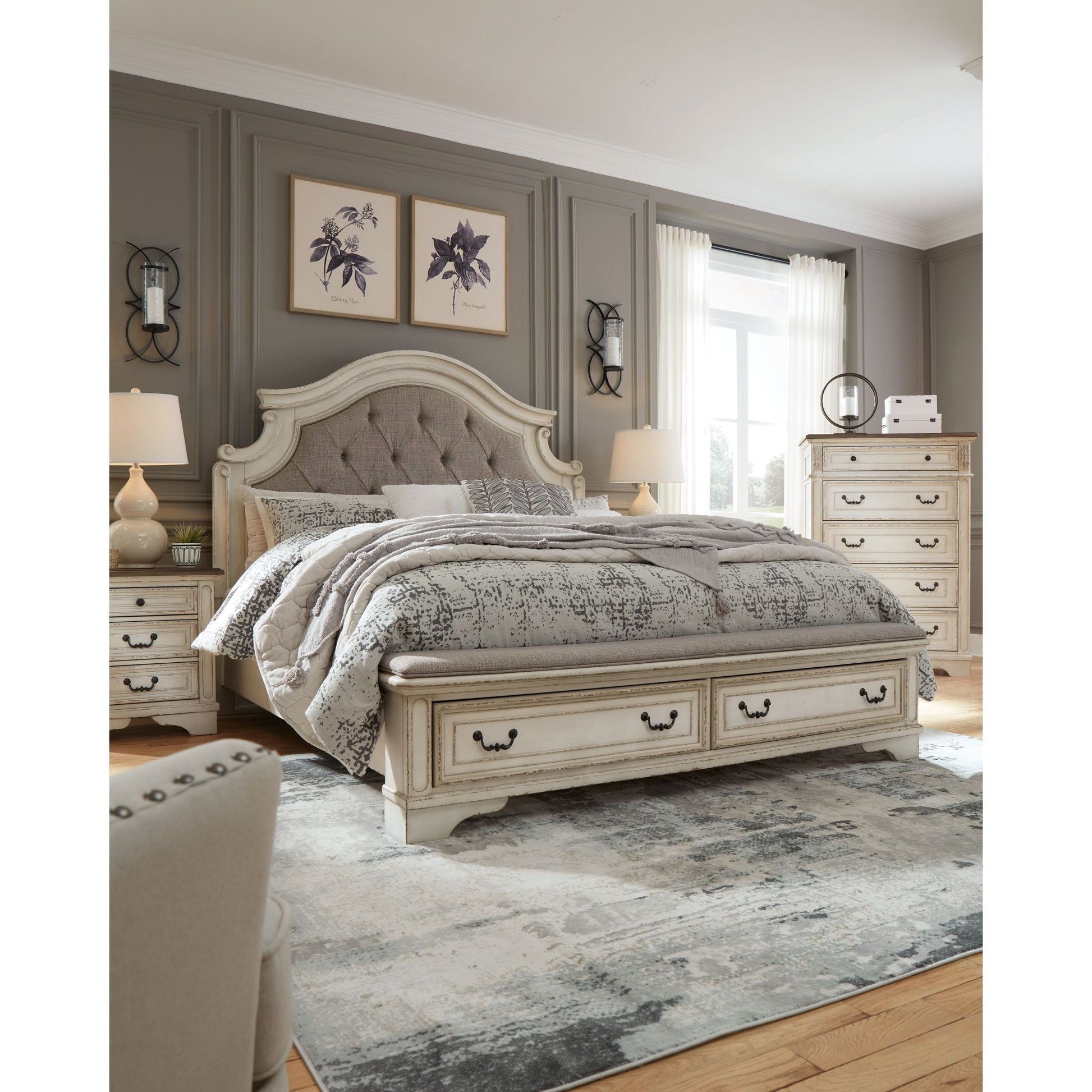 Realyn Queen Bed - Two-tone